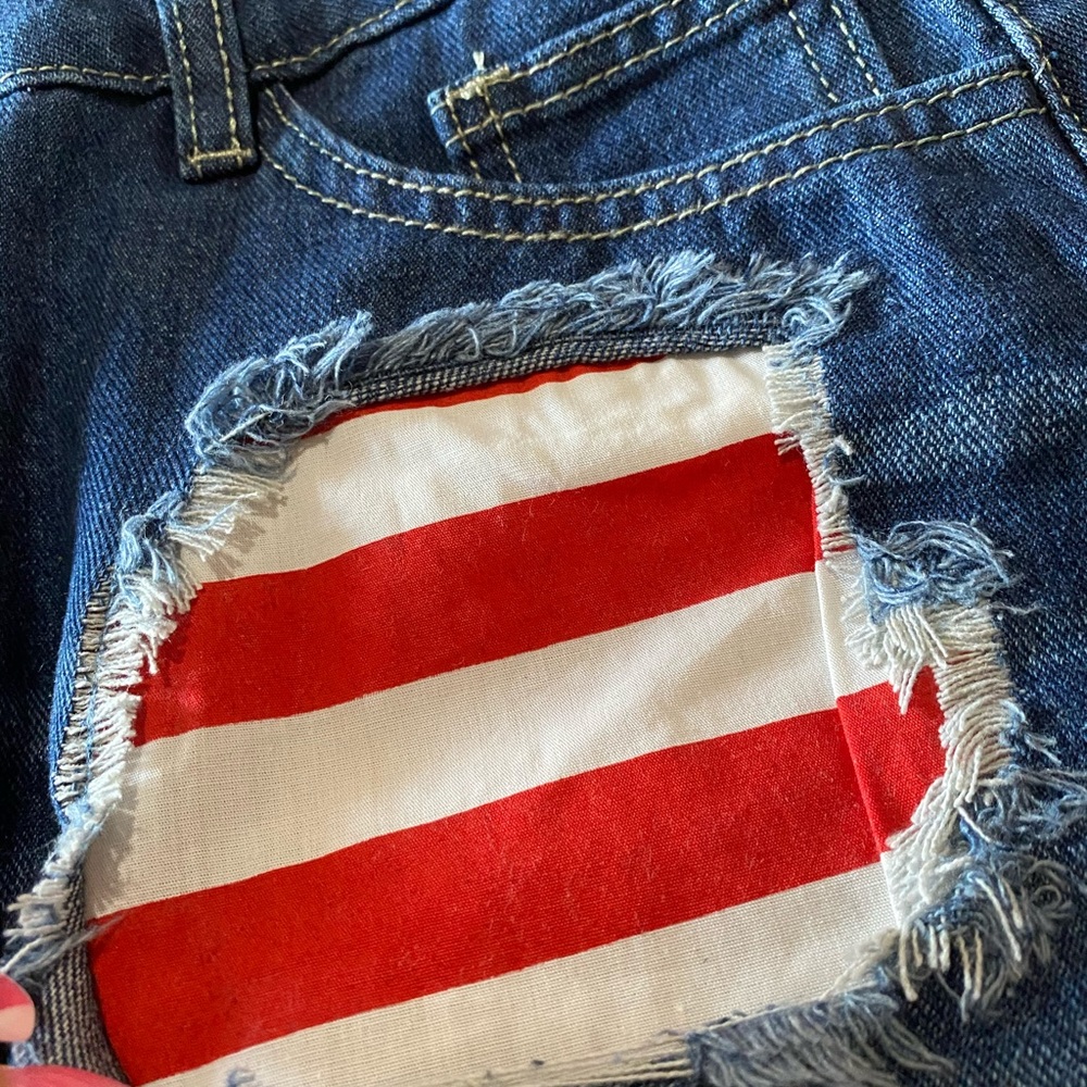 Shorts - Picture 3 of 4